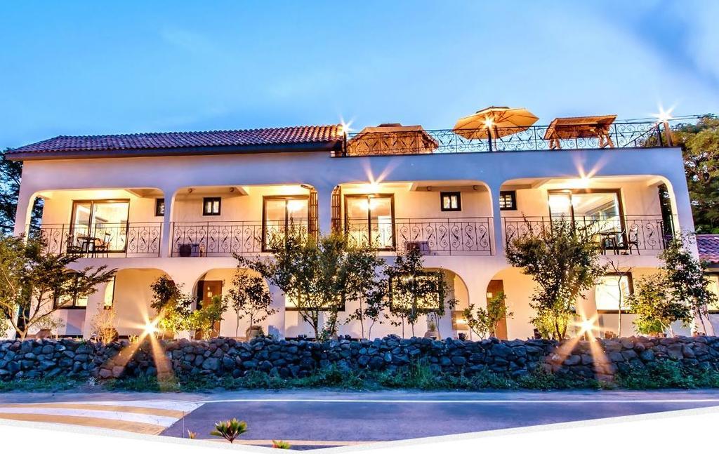 Dongbackdongsan Pension Jeju Exterior foto